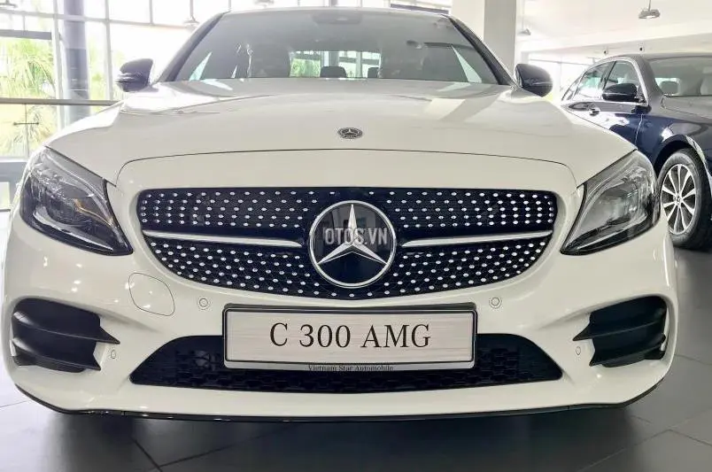 Mercedes C300 giá bao nhiêu